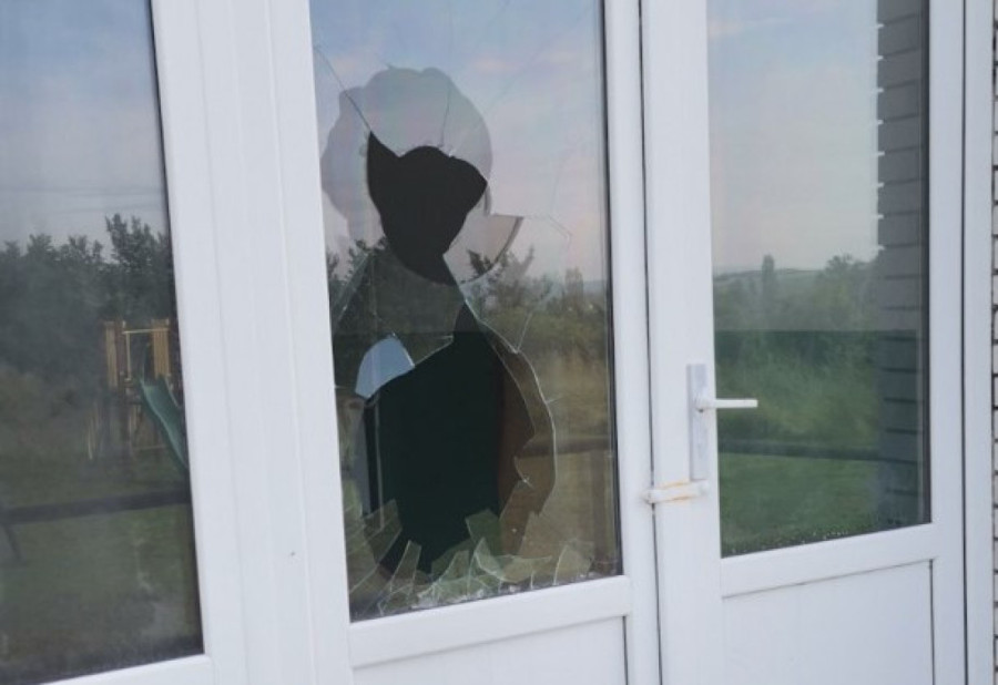 Ponovo kamenovana srpska škola u Gojbulji, direktor kaže da je prisutan strah kod roditelja i đaka