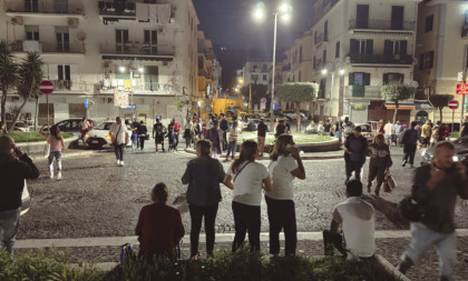 Italijani u panici! Čim je zatreslo izleteli iz domova, na ulici proveli noć (FOTO)