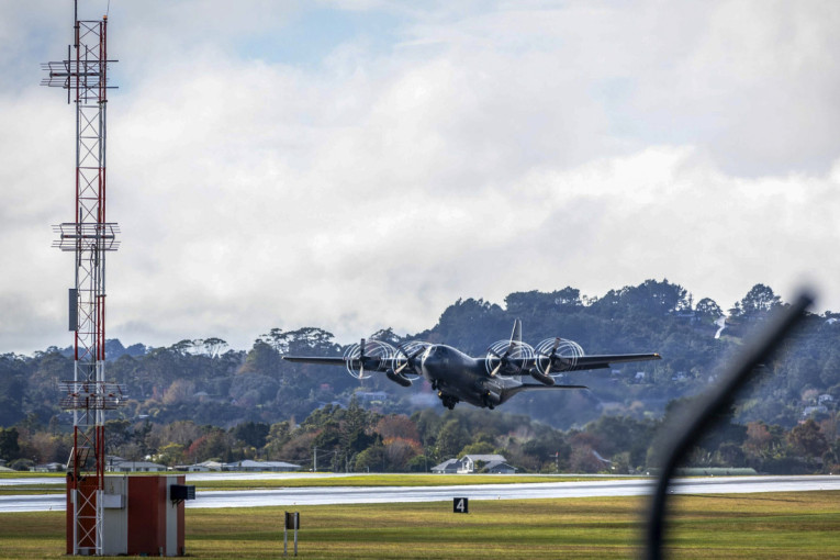 Vojni avioni stigli u Novu Kaledoniju! Evakuacija se sprovodi po hitnom postupku, na ulicama opsadno stanje (FOTO)