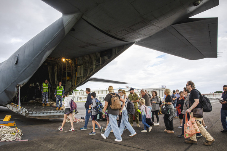 Vojni avioni stigli u Novu Kaledoniju! Evakuacija se sprovodi po hitnom postupku, na ulicama opsadno stanje (VIDEO/FOTO)