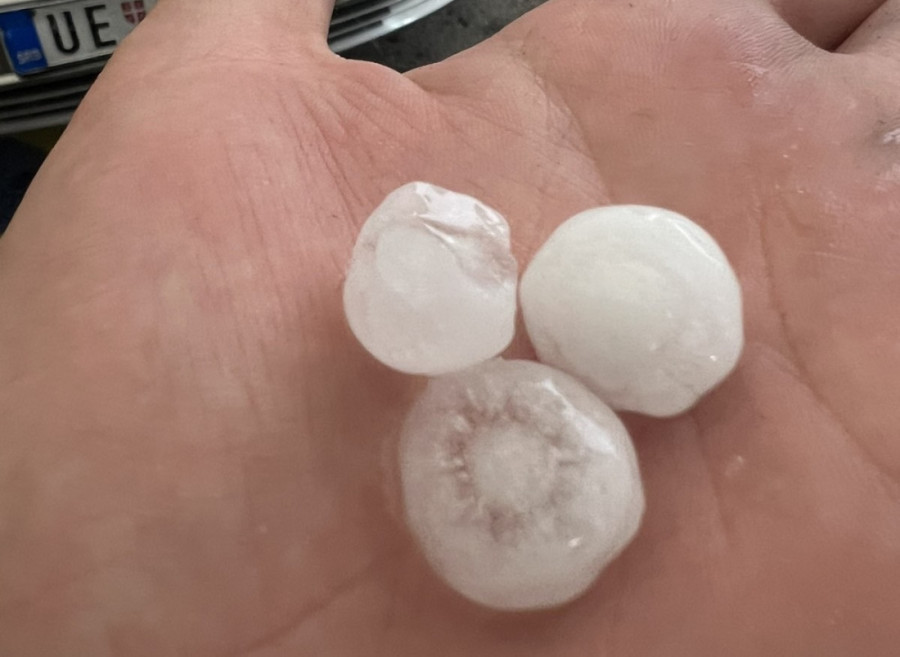 Jako nevreme zahvatilo Srbiju: Grad veličine 9 centimetara kod Užica, na udaru Novi Pazar, Sevojno bez struje (FOTO/VIDEO)