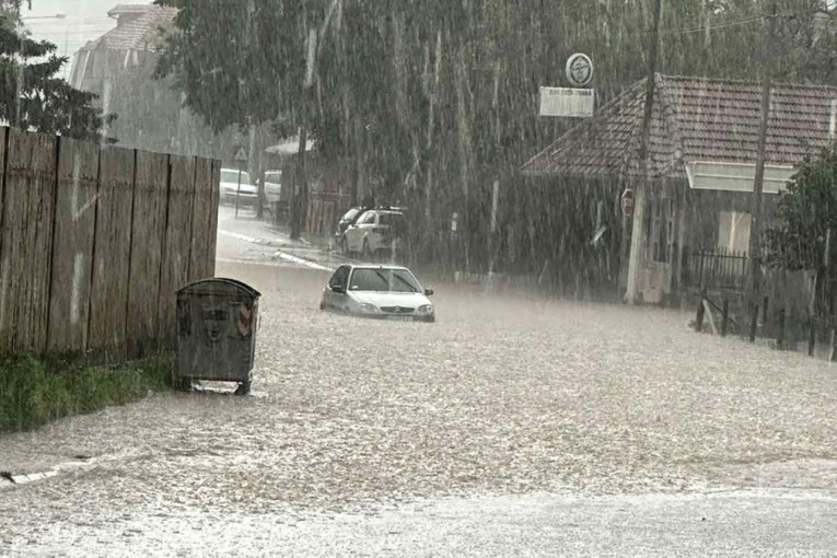 Jako nevreme zahvatilo Srbiju: Grad veličine 9 centimetara kod Užica, potopljeni Požega, Sevojno, Kosjerić (FOTO/VIDEO)