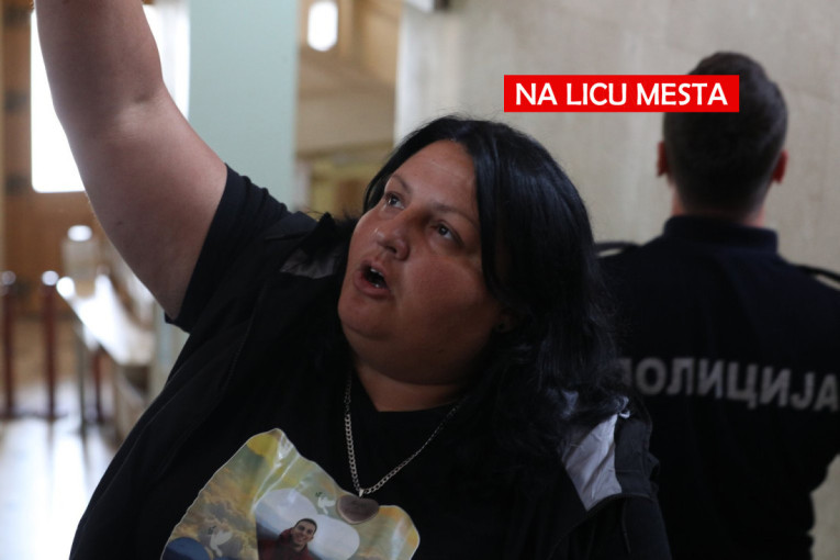 Majka ubijenih Milana i Kristine nakon haosa u Smederevu: Rasturali smo sve u sudnici, neću da gledam tog smrada! (VIDEO)