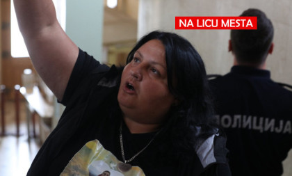 Majka ubijenih Milana i Kristine nakon haosa u Smederevu: Rasturali smo sve u sudnici, neću da gledam tog smrada! (VIDEO)