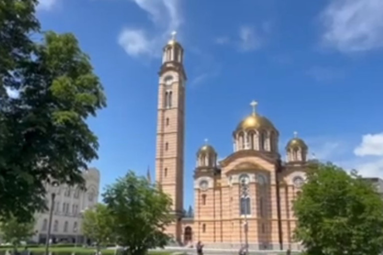 Za spas Srbije i srpskog naroda: Crkvena zvona se oglasila širom zemlje i regiona tačno u podne (VIDEO)