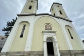 Za spas Srbije i srpskog naroda: Crkvena zvona se oglasila širom zemlje i regiona tačno u podne (VIDEO)