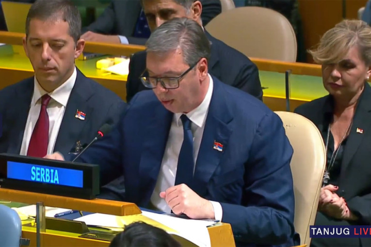 Zastava hrabrih: Vučić poklonio srpsku trobojku predsedavajućem Generalne skupštine UN