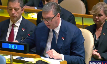 Zastava hrabrih: Vučić poklonio srpsku trobojku predsedavajućem Generalne skupštine UN