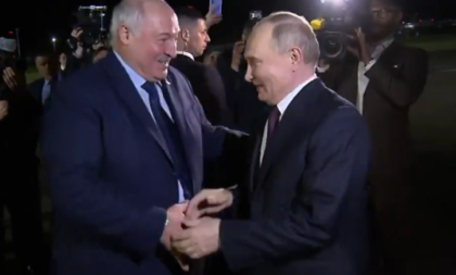 Putin doputovao u Minsk, na aerodromu ga dočekao Lukašenko (VIDEO)