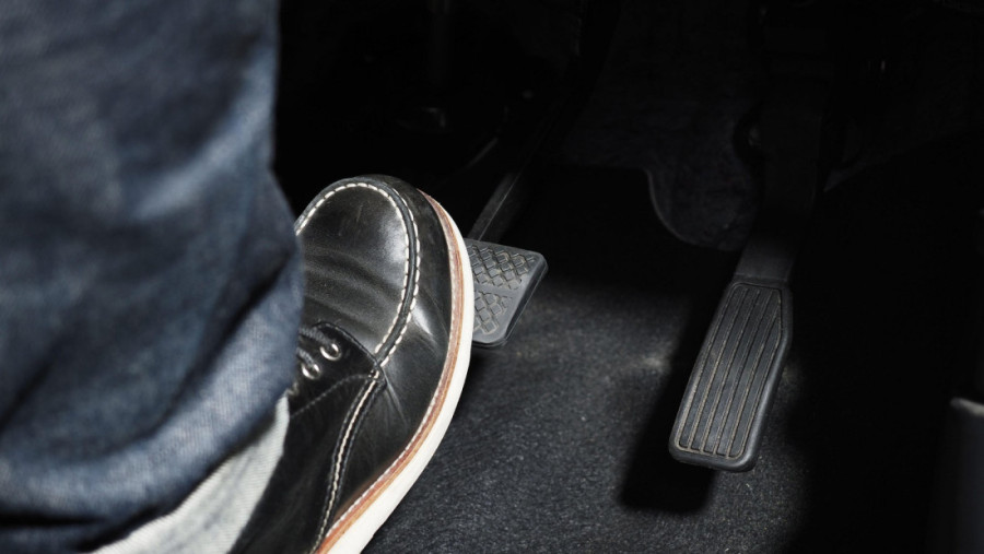 Škripanje, vibracije, miris paljevine - samo su neki od znakova da su vaše kočnice istrošene i opasne