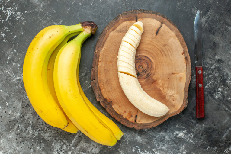 Recept dana: Brzi kolač sa bananama se ne peče, a topi se u ustima