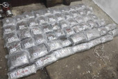 "Pežo" kao bunker: Beograđanin upakovao 33 kilograma droge