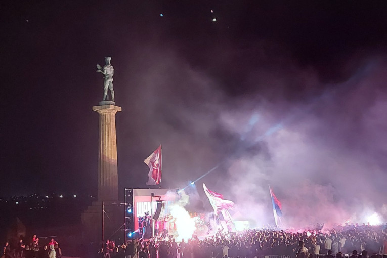Zvezdino slavlje prelilo se na ulice Beograda! Pobednik dočekao šampione! (FOTO/VIDEO)