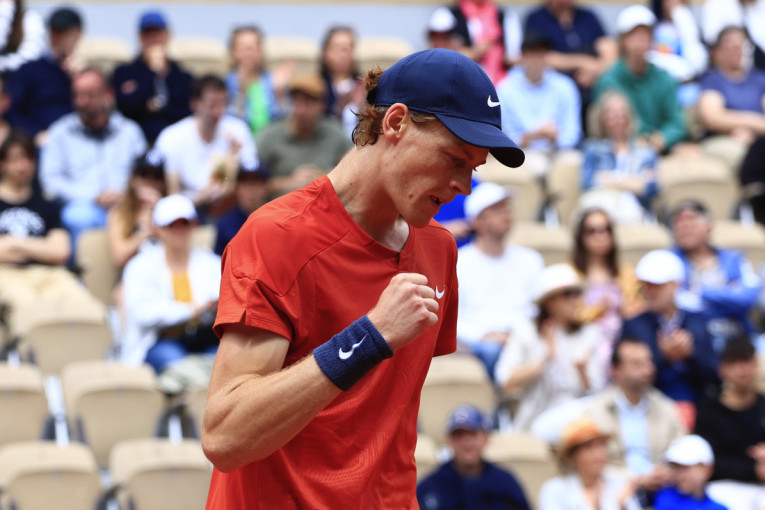 Novakova povreda iznedrila novog teniskog kralja: Đoković sa trona pao na treće mesto, Srbina je na čelu zamenio Italijan!