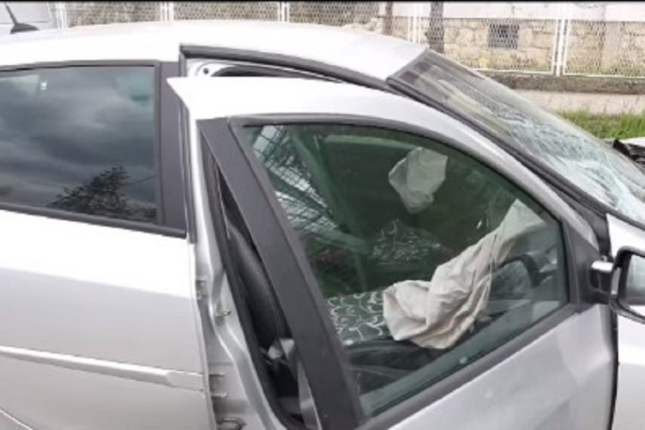 Silovit sudar u Obrenovcu:  Jedan automobil sleteo s puta! (FOTO)