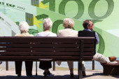 Stiže novac na račune najstarijih građana! Isplata penzija počinje za dva dana