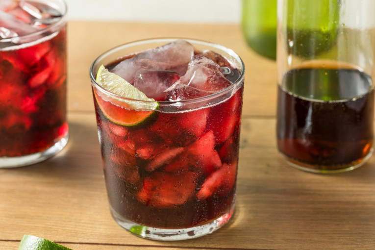 Grci ne biraju način da zarade, makar i prevarom – umesto piva od 2,5 evra dobijete piće od 30 evra