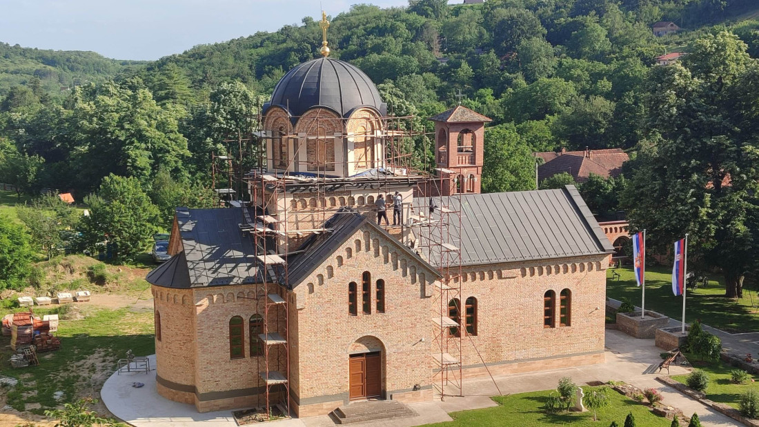 Ustaše su zapalile naš manastir, Nemci ga sravnili, a komunisti dokrajčili: Ali on se opet diže iz pepela, a i vi možete pomoći (FOTO)