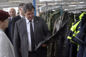 "Naši vojnici imaju uniformu u skladu sa najvišim standarima": Gašić - država će nastaviti da podržava "Jumko" (FOTO)