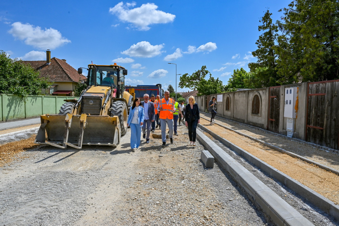Božić obišla radove na rekonstrukciji ulica u Rumi (FOTO)