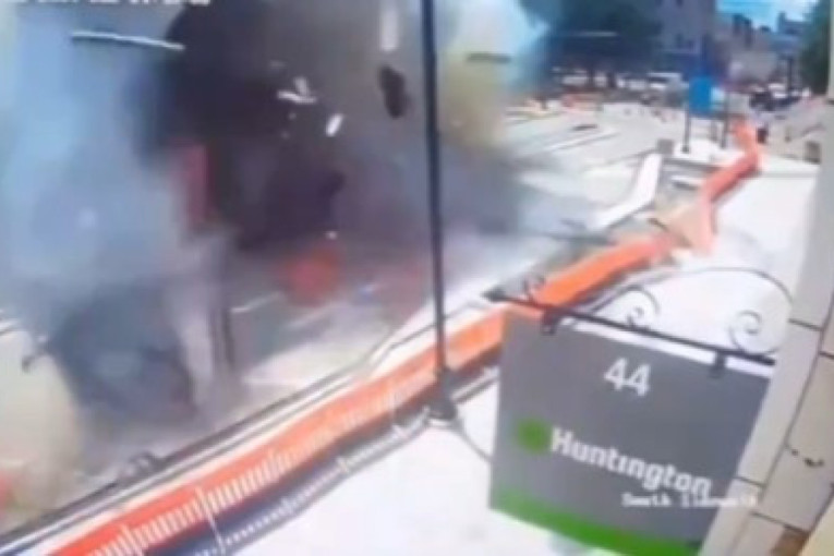 Eksplozija u filijali banke Džej Pi Morgan: Pogledajte kako je čitava zgrada odletela u vazduh! (VIDEO)