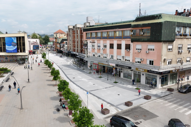 Ovako izgleda čačanska Knez Mihailova iz vazduha: Veličanstveni prizori centra grada na Moravi, urađena velika pešačka zona (FOTO)