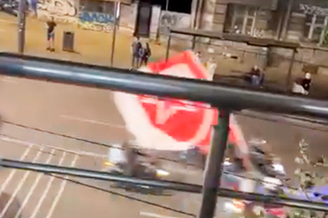Delije izašle na ulice! Titula Olimpijakosa se slavila i u Beogradu! (VIDEO)