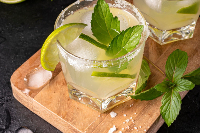 Savršen za tropske dane: Bezalkoholni mohito je napitak koji osvežava, a pravi se za svega nekoliko minuta (RECEPT)