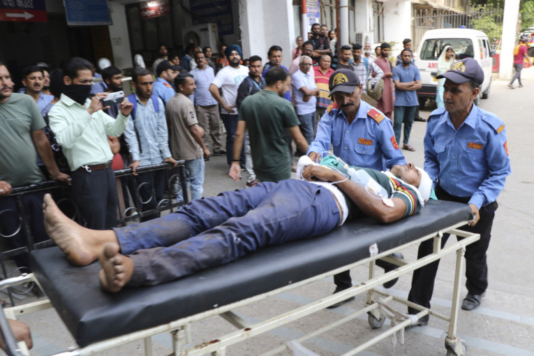 Stravična tragedija u Indiji: U stampedu na verskom okupljanju poginulo najmanje 107 ljudi!