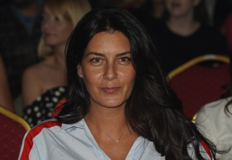 Da li prepoznajete devojčicu sa fotografije? Danas je atraktivna voditeljka, a ova uspomena ju je raznežila posebno