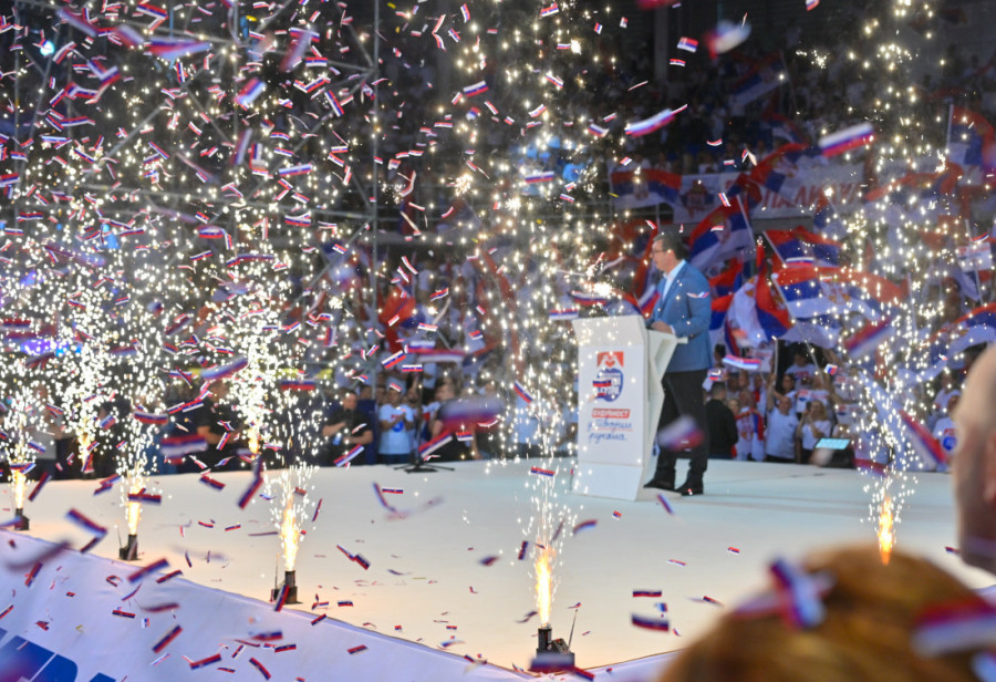 Vučić na predizbornom skupu u Nišu: Opozicija bi nas vratila u prošlost i uništila Srbiju, a mi Srbiju razvijamo i nastavićemo da je jačamo!