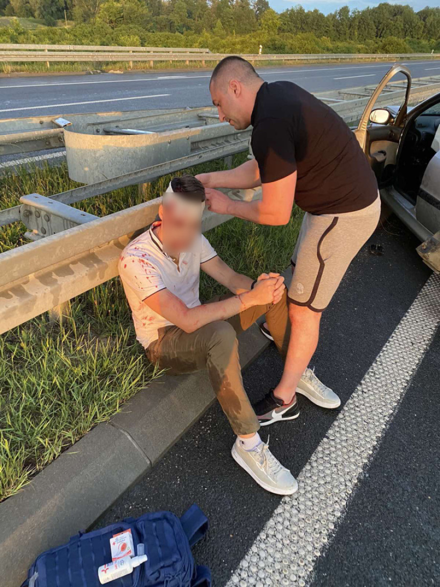 Filip je video dečka kako krvav sedi pored smrskanog automobila: Odmah je iz gepeka izvadio svoj "plavi ranac" (FOTO)