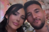 Anastasija i Nemanja Gudelj razmenjuju nežnosti na jahti: Mladi bračni par u strasnom zanosu (FOTO)