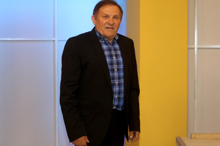 Unuka Miloša Bojanića proslavila punoletstvo: Deda slavljenici zapevao svoj hit, a i ona se latila mikrofona!