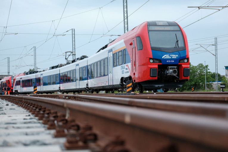 Od danas na relaciji Beograd - Užice saobraća prvi novi švajcarski voz (FOTO)