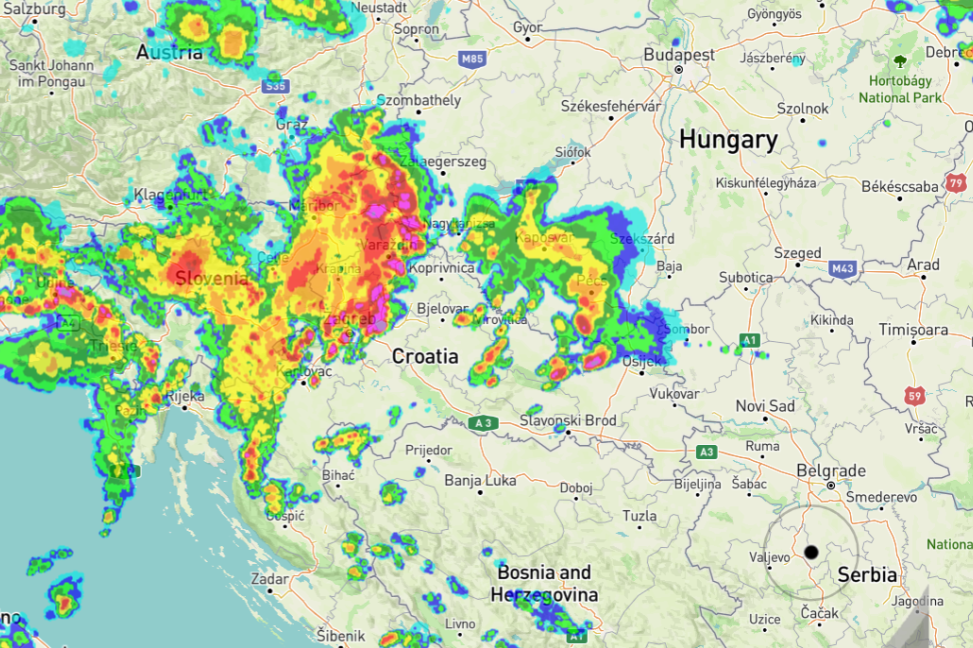 Opasno nevreme tutnji ka Srbiji! U regionu je oluja napravila haos, RHMZ izdao upozorenje za naredna 2 sata