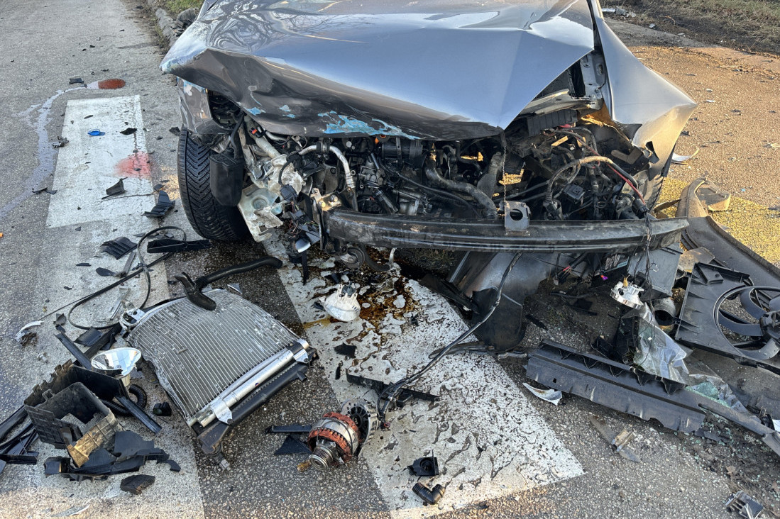 Stravičan udes kod Rožaja: U direkrnom sudaru dva automobila četvoro povređenih!