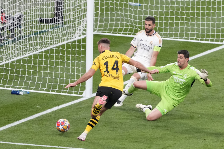 Real Madrid – Borusija Dortmund: Kralj je na konopcima! Stativa sačuvala Real! (FOTO/VIDEO)