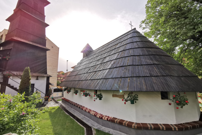 Nesvakidašnja crkva Svetog Marka nalazi se u ovom srpskom gradu: Spolja optočena lepim ćilimima, a unutra... (FOTO)