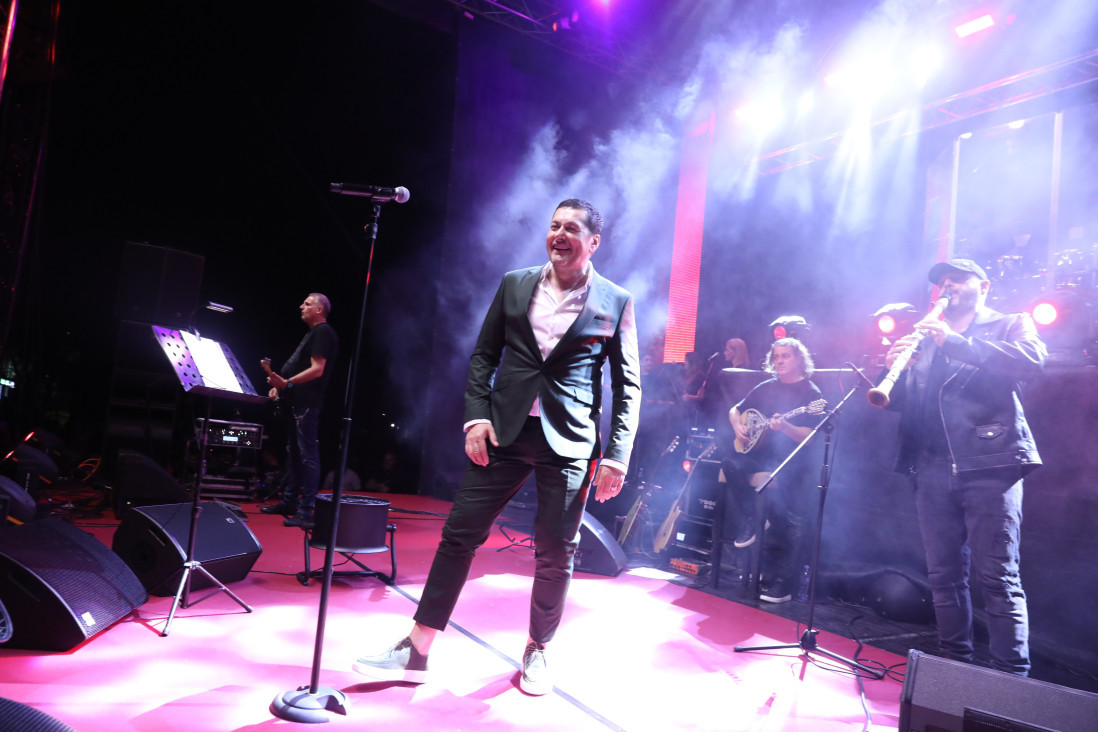 „Ljubim vas u srce južnjačko!" Pejović emotivan posle spektakla u Nišu: Više od 15.000 ljudi je ovo pevalo sa njim uglas! (FOTO)