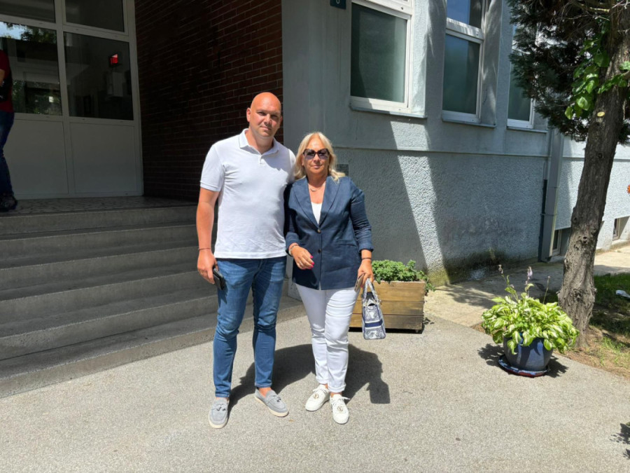 Poznati izašli na izbore! Mihajlo Šaulić sa majkom, Iva Štrljić, Goga Sekulić... Obavili svoju građansku dužnost (FOTO)