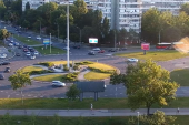 Udes u Novom Beogradu: Sudarili se džip i autobus u kružnom toku!