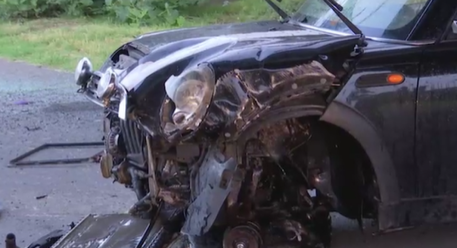 Automobil sleteo na pešačku stazu kod Autokomande, ima povređenih