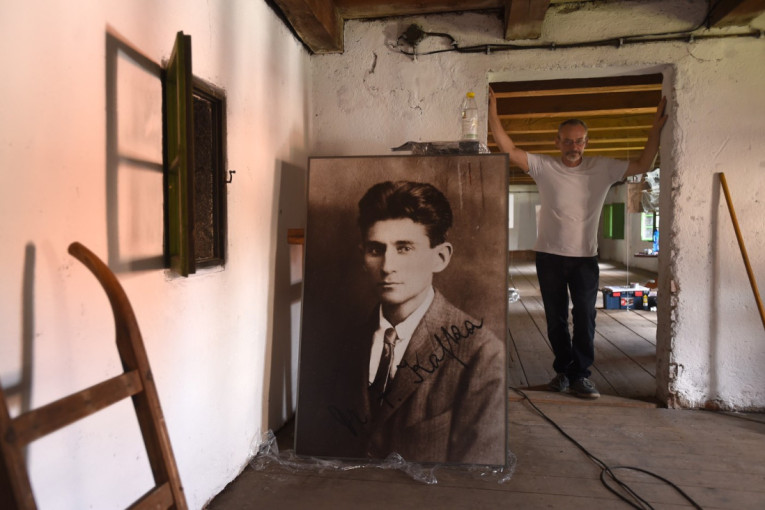 Pre sto godina umro je Franc Kafka: Jedan od najmračnijih pisaca 20. veka čija poslednja želja nije ispunjena (FOTO)