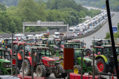 Haos na francusko-španskoj granici: Farmeri blokirali auto-puteve uoči izbora za EP (FOTO)