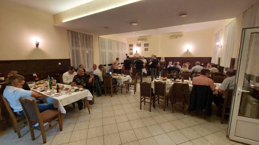 Neobična proslava u Topoli! Cela generacija na jednom mestu, drugari iz vrtića i škole proslavili zajedno 60. rođendan (FOTO)