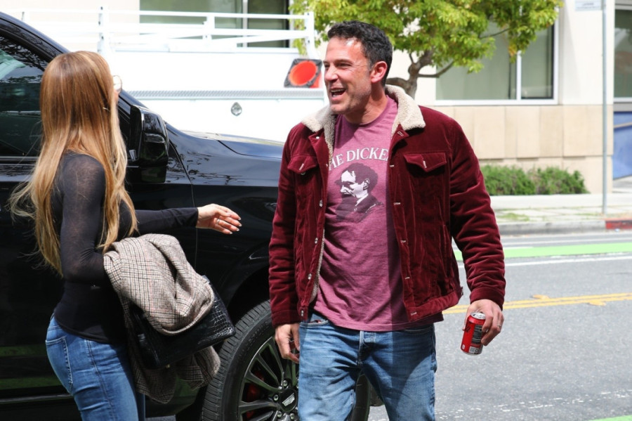 Nikako da preboli Dženifer Lopez: Iako su sveže razvedeni, Ben Aflek ne skida burmu s ruke