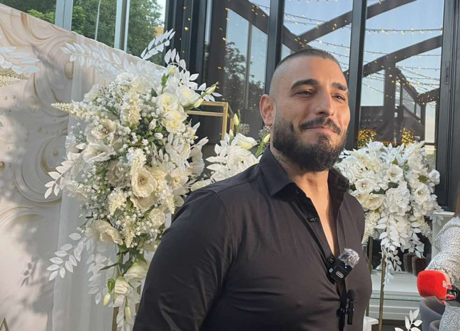 Darko Lazić bez trudne supruge na moru, otkrio i kako je zapevao na parkingu: Palo mi je to na pamet