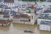 Vatrogasac nestao u poplavama u Nemačkoj, traga se za više ljudi: Nivo vode pada, ali je situacija i dalje ozbiljna (FOTO)