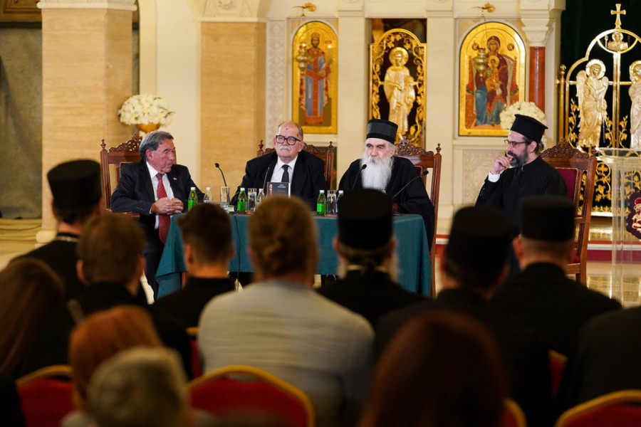 Patrijarh Porfirije o prvom izdanju nove izdavačke kuće Srpske pravoslavne crkve: Dvostruki praznik i dvostruka radost (FOTO)